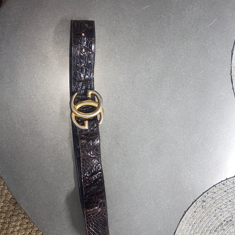Vintage unisex Gucci belt. Worn from the 80’s.